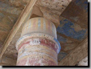 Chapiteaux en forme de cloche, unique en Egypte.